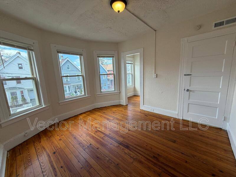 Apartment for rent at 116 Rennell St, Bridgeport, CT 06604