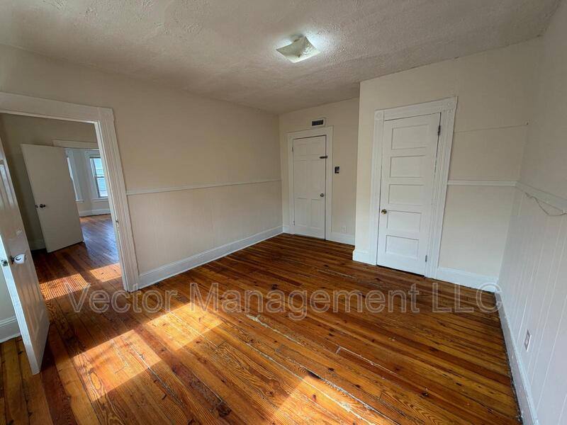 Apartment for rent at 116 Rennell St, Bridgeport, CT 06604
