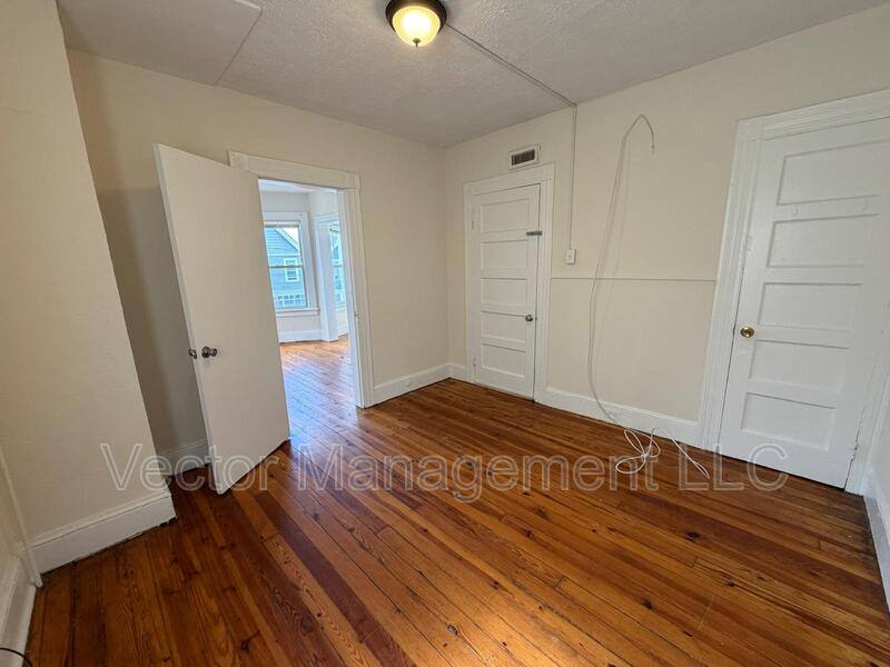 Apartment for rent at 116 Rennell St, Bridgeport, CT 06604