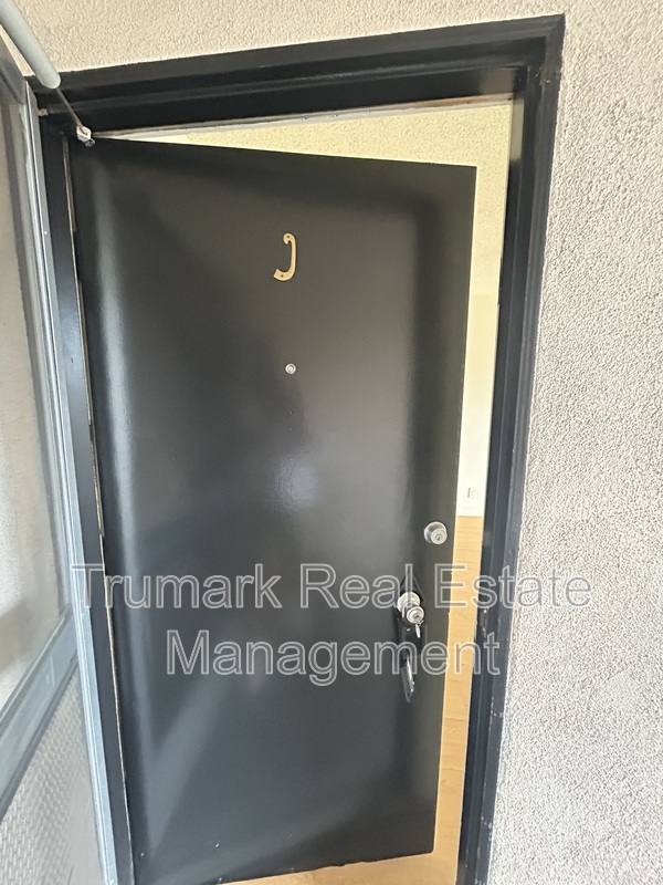 Apartment for rent at 321 E Tujunga Ave #J, Burbank, CA 91502
