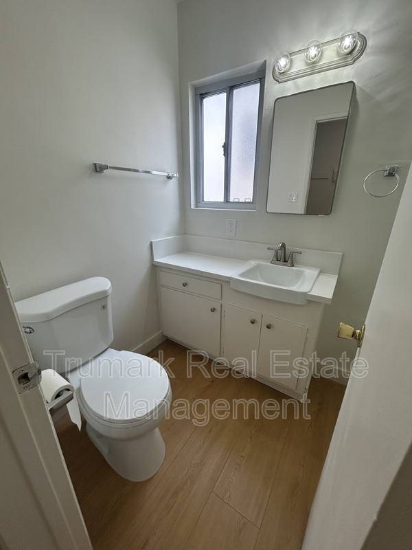 Apartment for rent at 321 E Tujunga Ave #J, Burbank, CA 91502