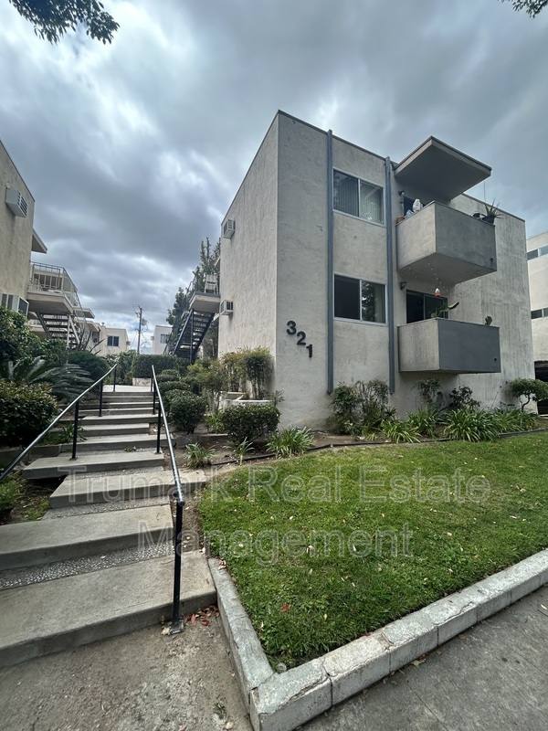 Apartment for rent at 321 E Tujunga Ave #J, Burbank, CA 91502