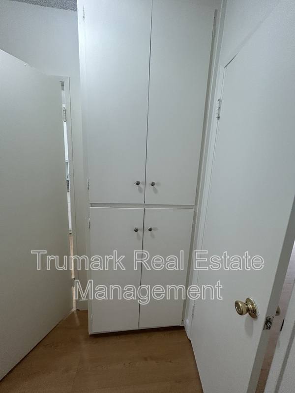 Apartment for rent at 321 E Tujunga Ave #J, Burbank, CA 91502