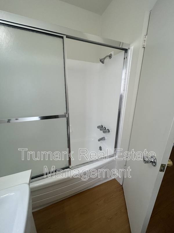 Apartment for rent at 321 E Tujunga Ave #J, Burbank, CA 91502