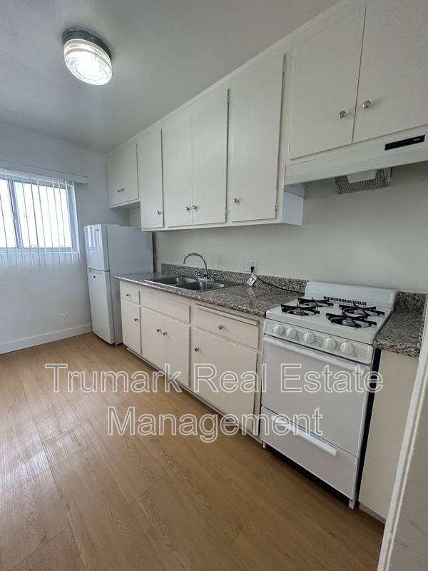 Apartment for rent at 321 E Tujunga Ave #J, Burbank, CA 91502