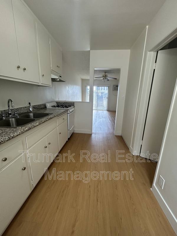 Apartment for rent at 321 E Tujunga Ave #J, Burbank, CA 91502