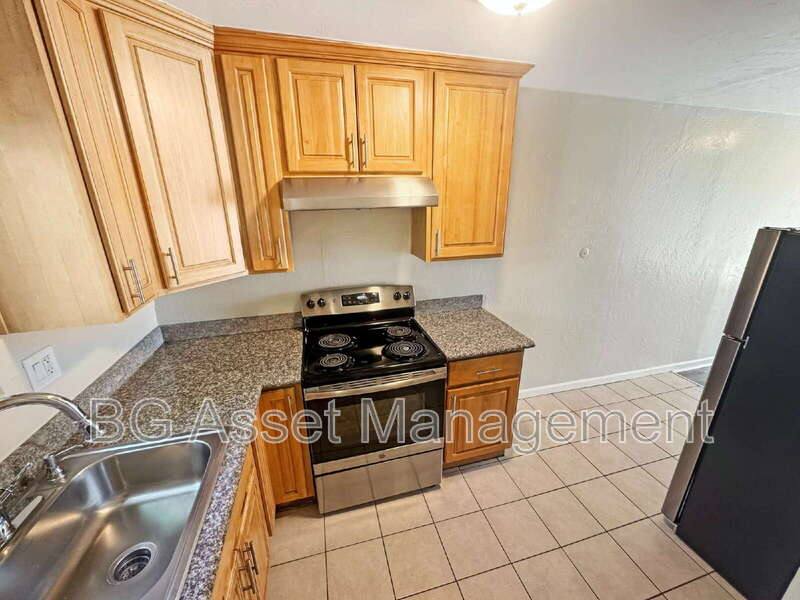 Apartment for rent at 102 Avian Dr, Vallejo, CA 94591