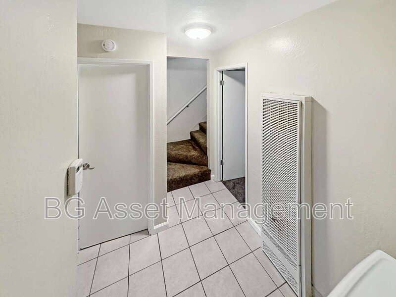 Apartment for rent at 102 Avian Dr, Vallejo, CA 94591