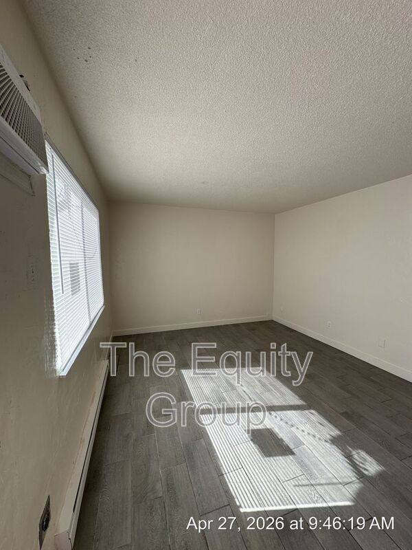 Apartment for rent at 352 S Blackstone St #1, Tulare, CA 93274