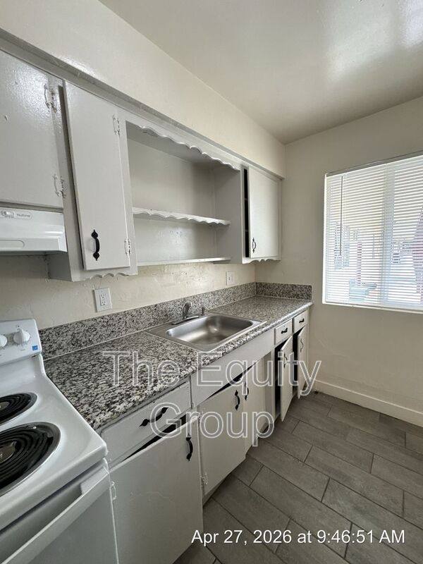 Apartment for rent at 352 S Blackstone St #1, Tulare, CA 93274