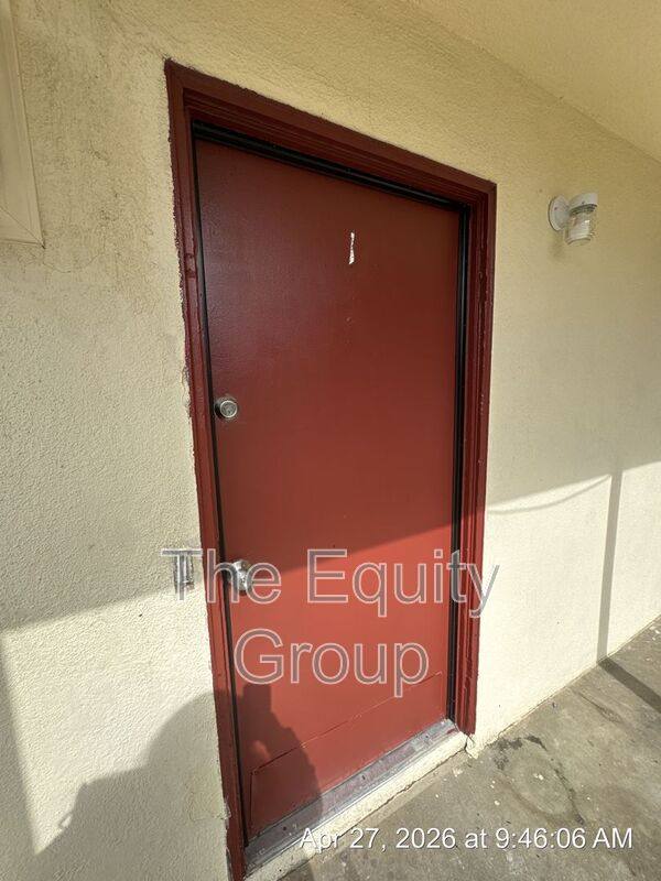 Apartment for rent at 352 S Blackstone St #1, Tulare, CA 93274