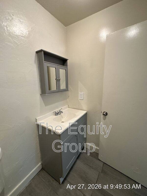 Apartment for rent at 352 S Blackstone St #1, Tulare, CA 93274
