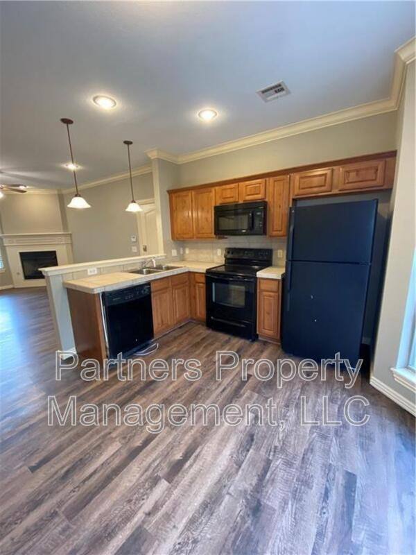 Apartment for rent at 2673 N Miranda St #4, Fayetteville, AR 72703