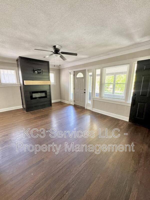 Apartment for rent at 5122 The Paseo, Kansas City, MO 64110