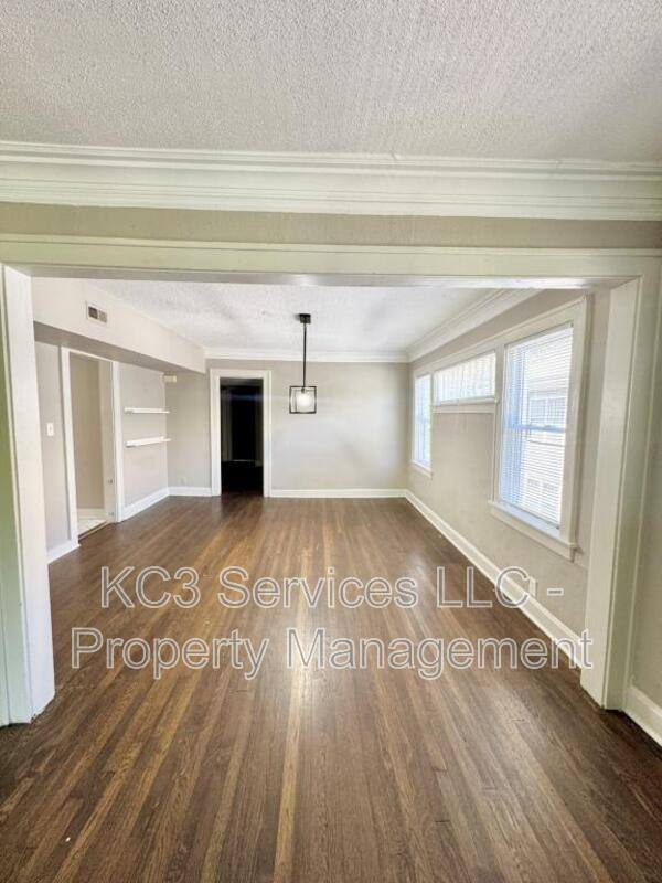 Apartment for rent at 5122 The Paseo, Kansas City, MO 64110