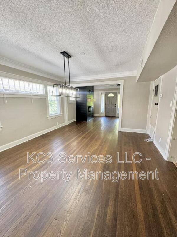 Apartment for rent at 5122 The Paseo, Kansas City, MO 64110