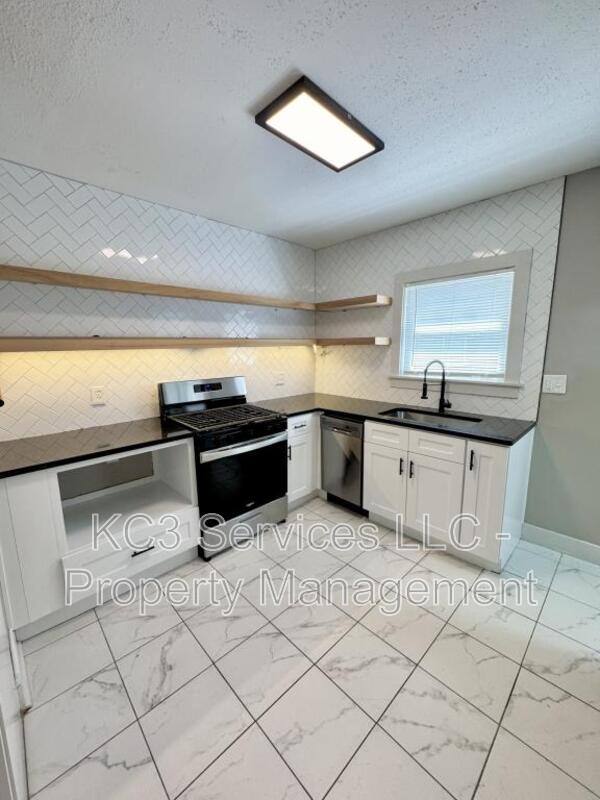 Apartment for rent at 5122 The Paseo, Kansas City, MO 64110