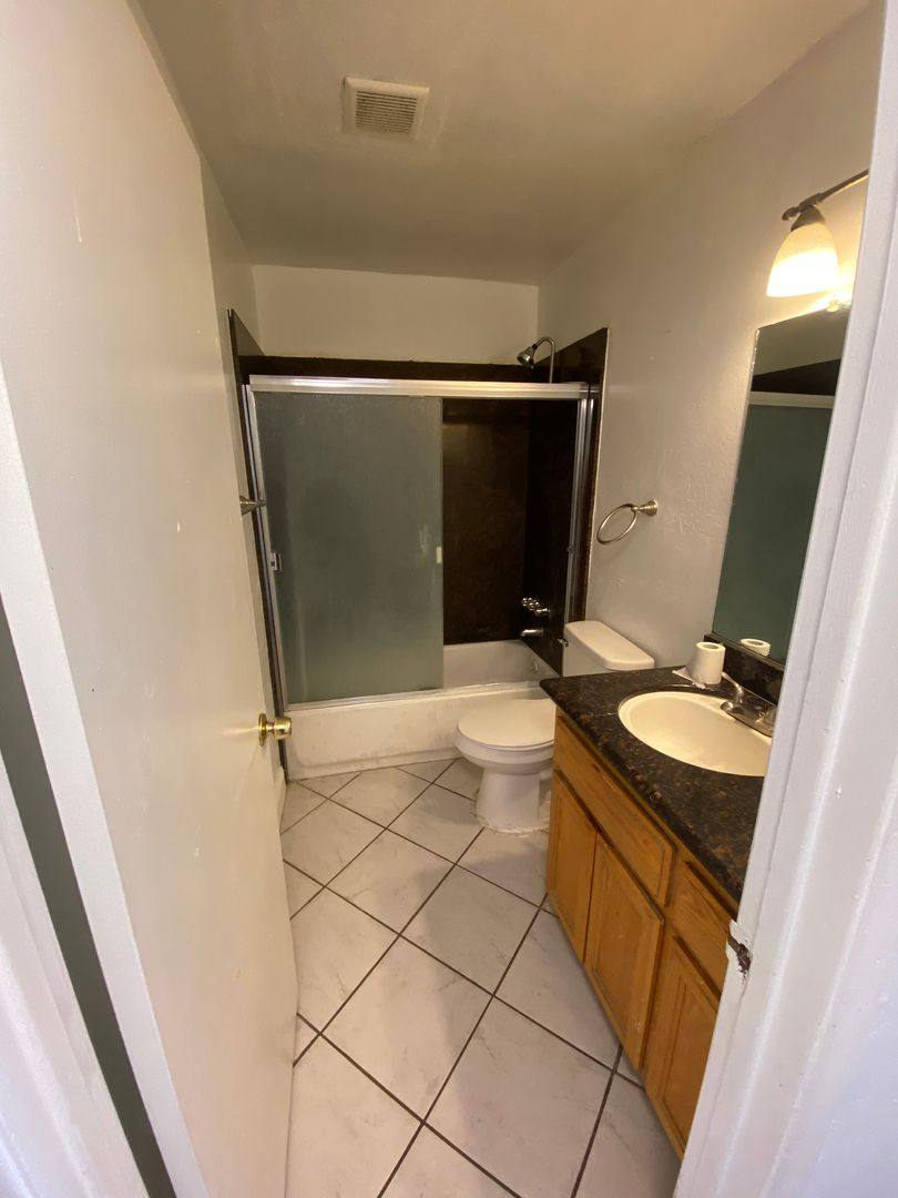 Townhouse for rent at 836 Illinois Ave, Los Banos, CA 93635