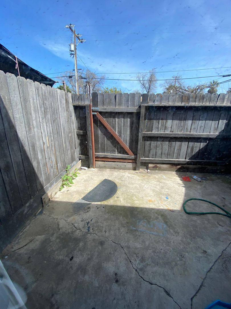 Townhouse for rent at 836 Illinois Ave, Los Banos, CA 93635