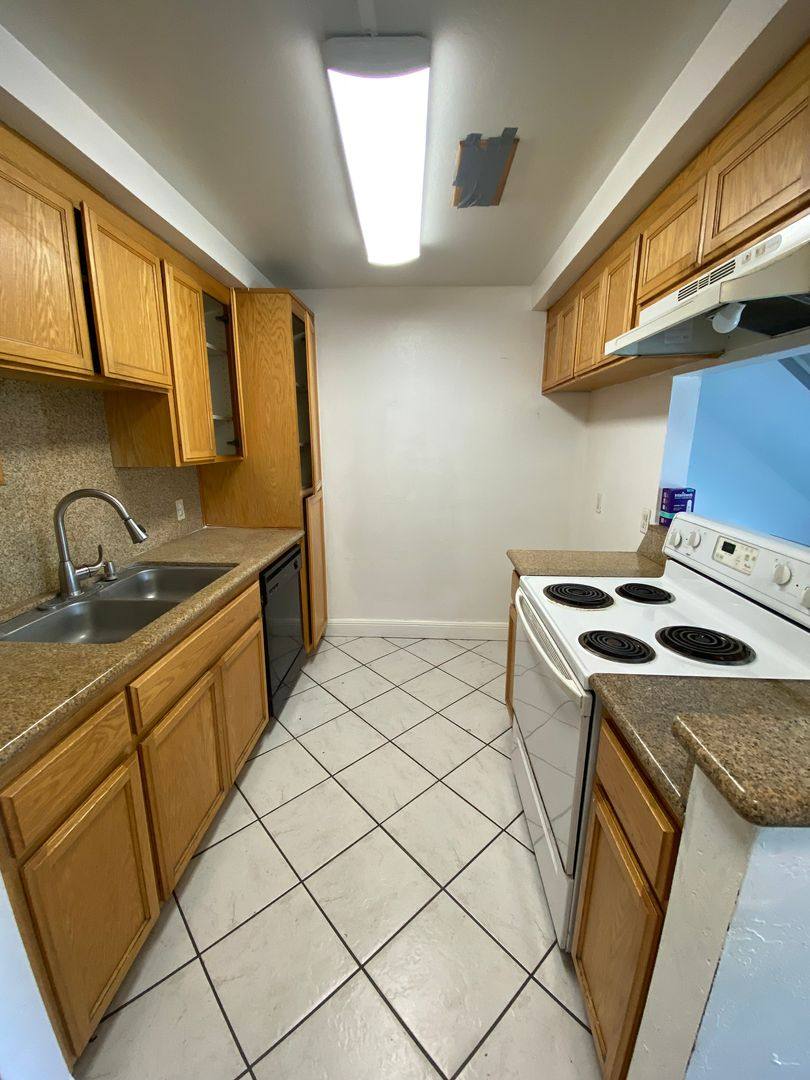 Townhouse for rent at 836 Illinois Ave, Los Banos, CA 93635
