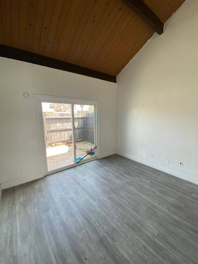 Townhouse for rent at 836 Illinois Ave, Los Banos, CA 93635