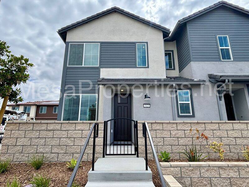 Townhouse for rent at 5929 Rockport Rd, Corona, CA 92880