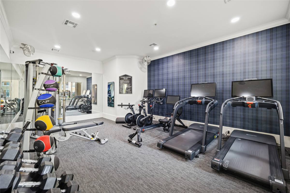 Apartment for rent at 11925 Jones Rd, Houston, TX 77070