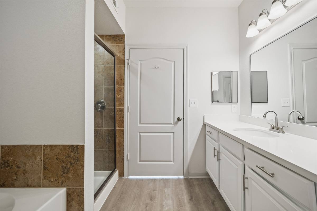 Apartment for rent at 11925 Jones Rd, Houston, TX 77070