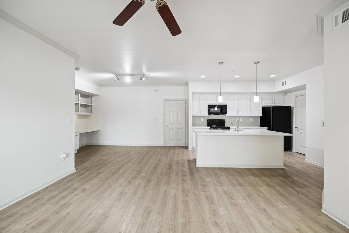 Apartment for rent at 11925 Jones Rd, Houston, TX 77070