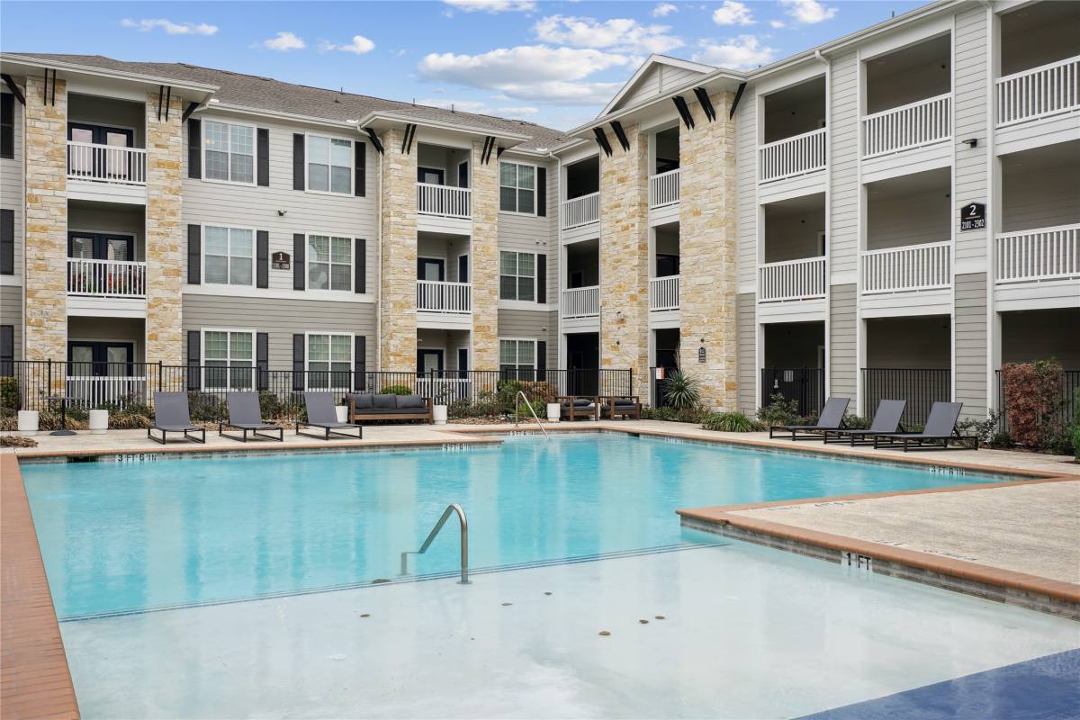 Apartment for rent at 11925 Jones Rd, Houston, TX 77070