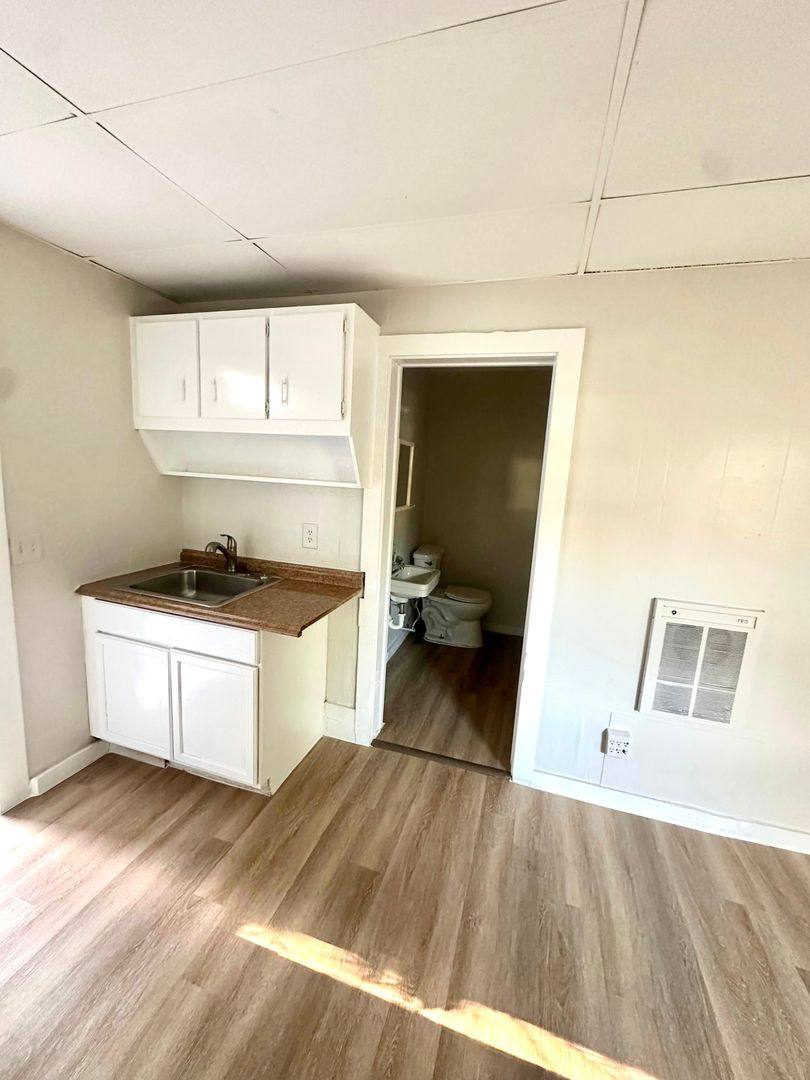 Apartment for rent at 404 Pennsylvania Ave, Clearwater, FL 33755
