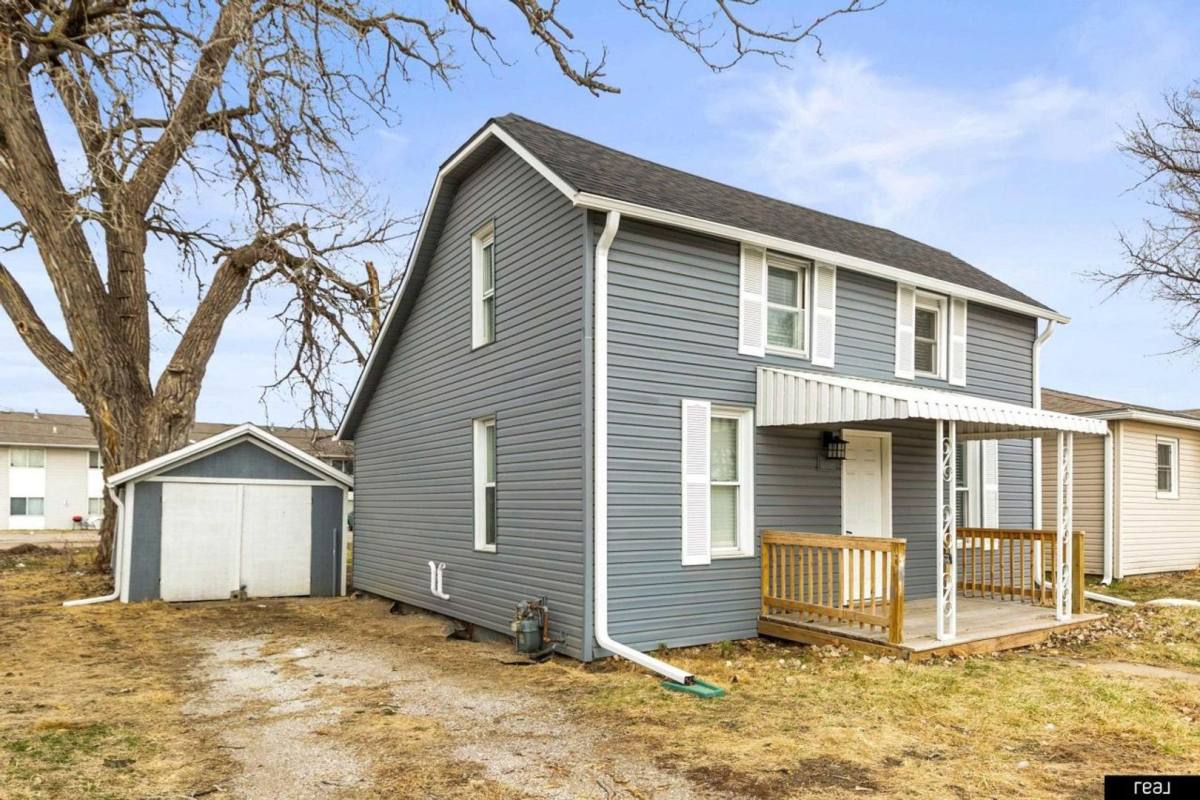 House for rent at 1634 Ave A, Council Bluffs, IA 51501
