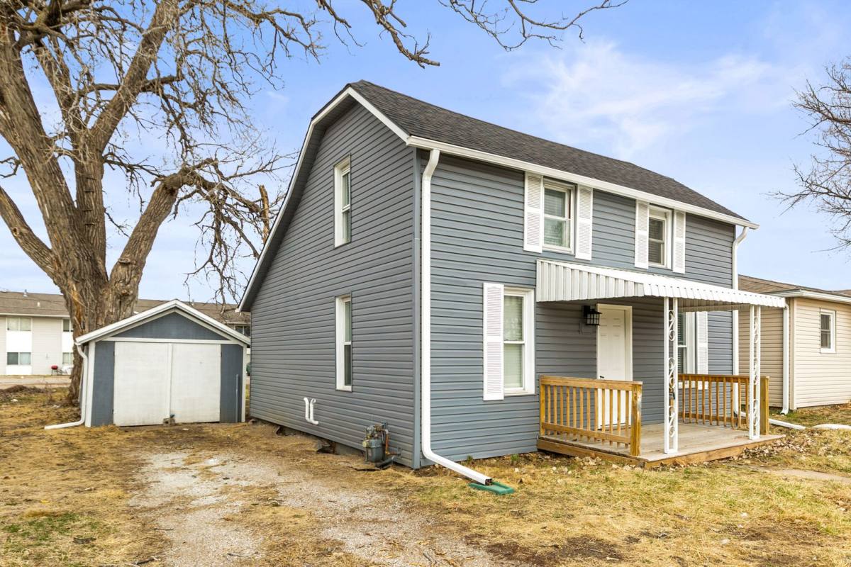House for rent at 1634 Ave A, Council Bluffs, IA 51501