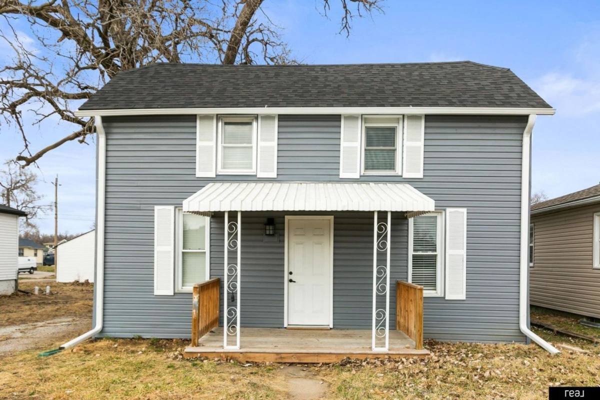 House for rent at 1634 Ave A, Council Bluffs, IA 51501