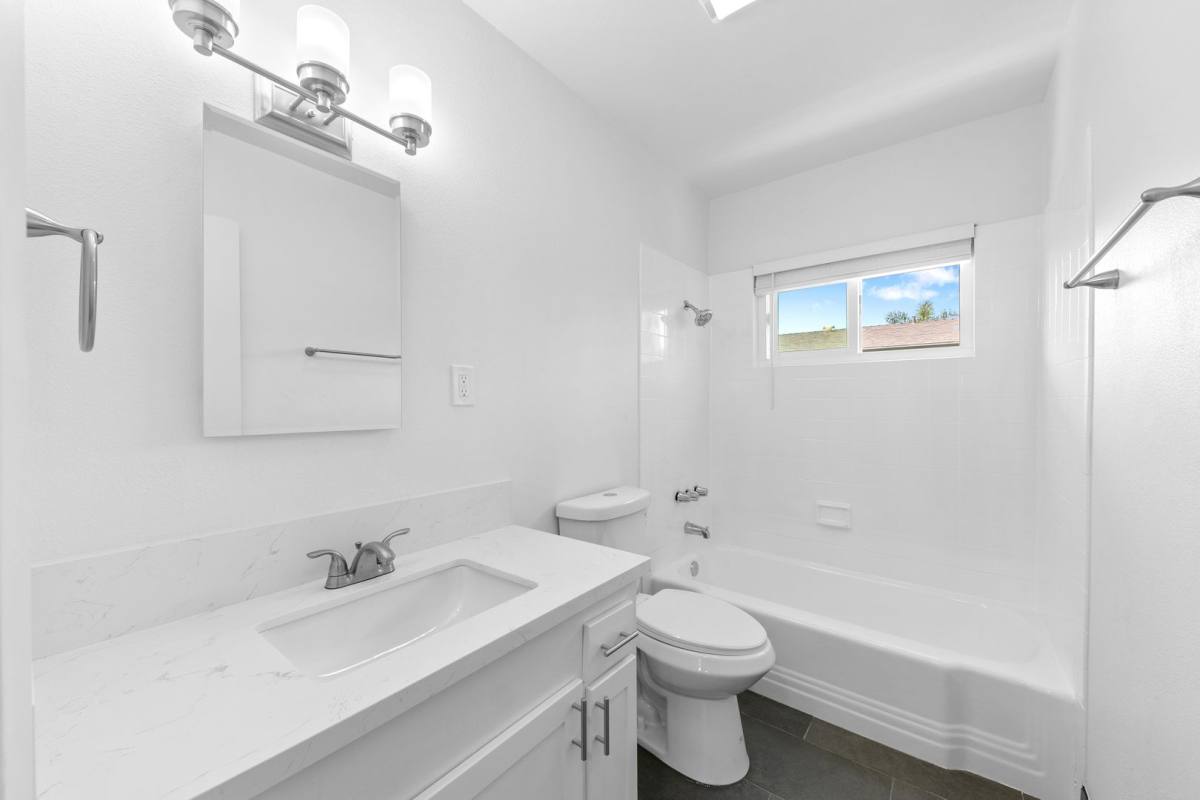 Apartment for rent at 1720 Park Ave, Long Beach, CA 90815