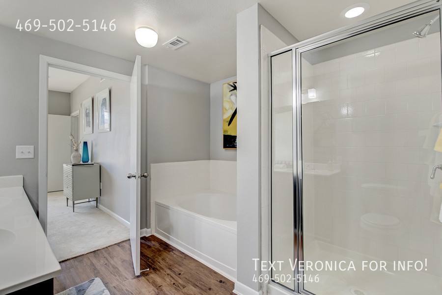 Apartment for rent at 929 Norwood St, Fort Worth, TX 76107