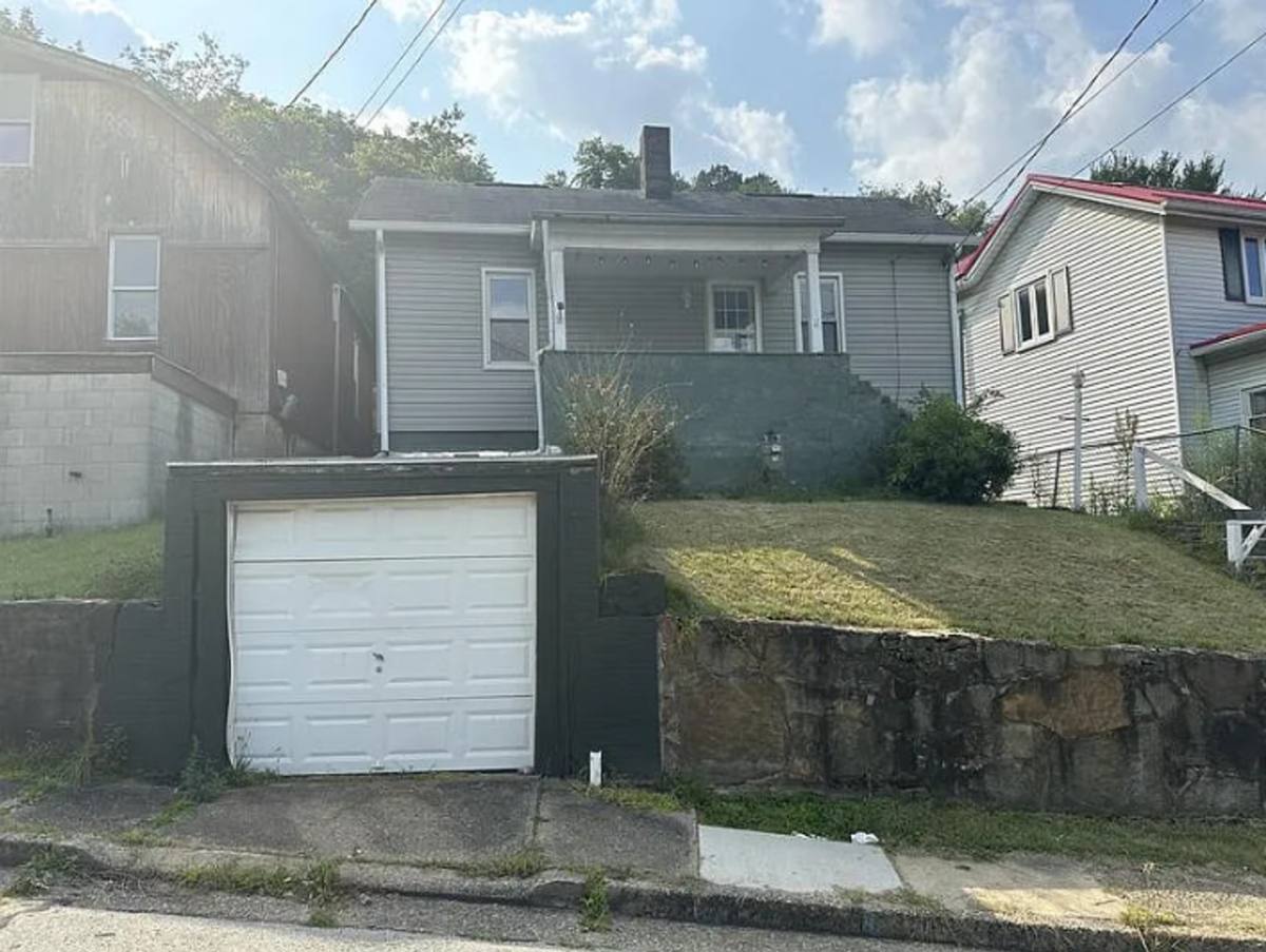 House for rent at 802 Western Ave, Jeannette, PA 15644