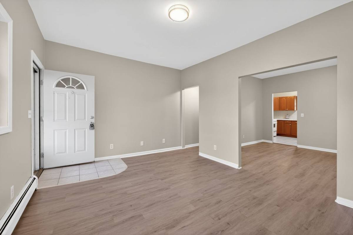 Townhouse for rent at 1719 Madison Ave, Scranton, PA 18509
