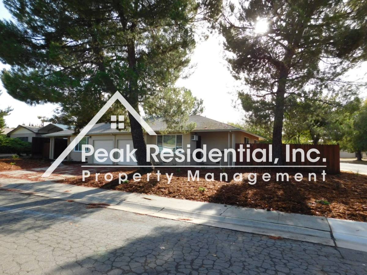 House for rent at 6100 Madison Ave, Carmichael, CA 95608