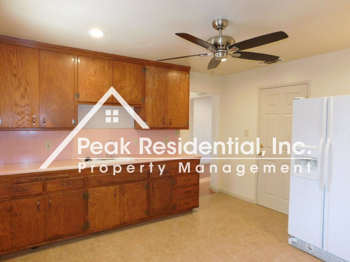 House for rent at 6100 Madison Ave, Carmichael, CA 95608