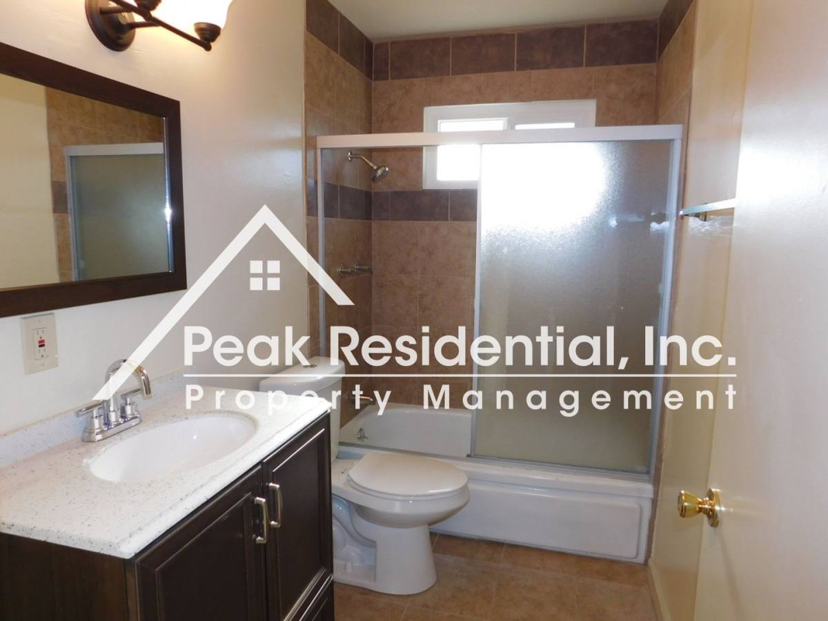 House for rent at 6100 Madison Ave, Carmichael, CA 95608