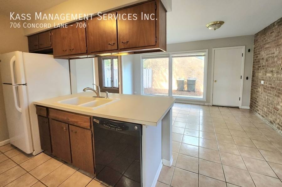 Townhouse for rent at 706 Concord Lane #706, Barrington, IL 60010