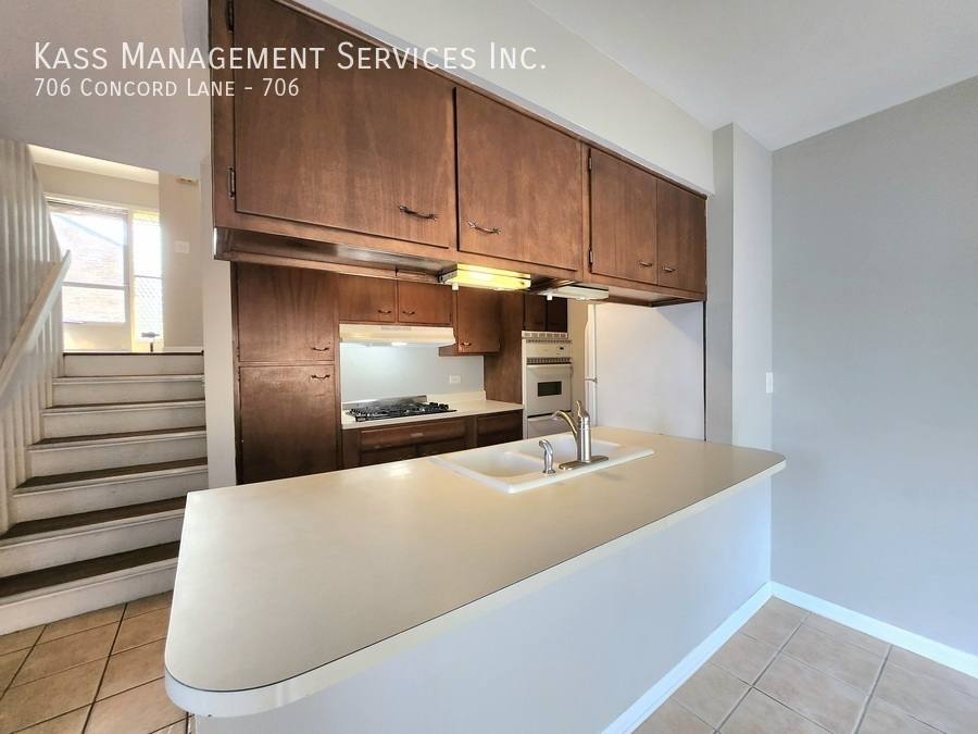 Townhouse for rent at 706 Concord Lane #706, Barrington, IL 60010