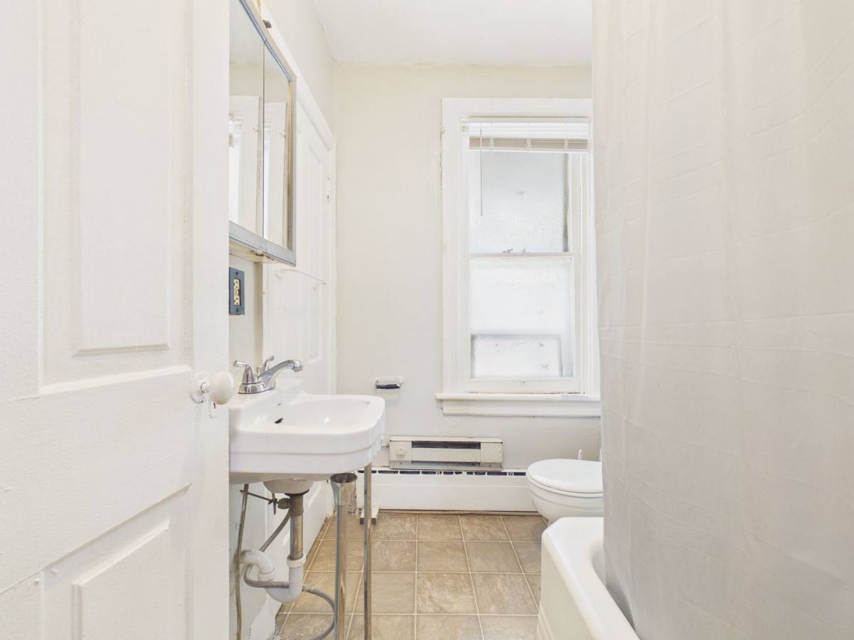 Apartment for rent at 1528 Green St, Harrisburg, PA 17102