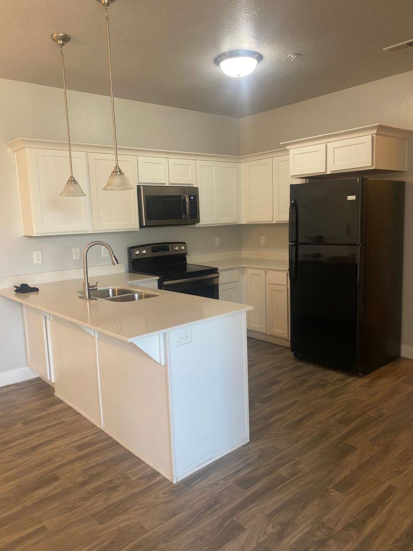 Townhouse for rent at 90 W Silver Springs Dr, Orem, UT 84058