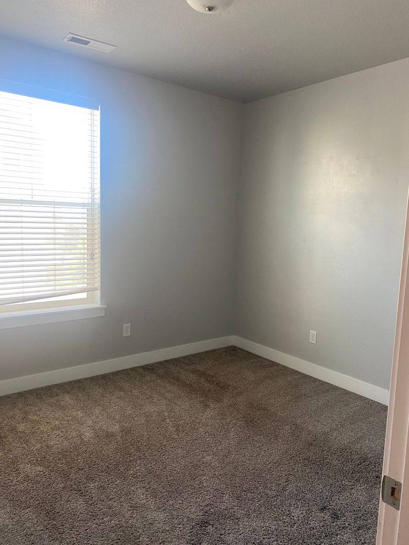 Townhouse for rent at 90 W Silver Springs Dr, Orem, UT 84058