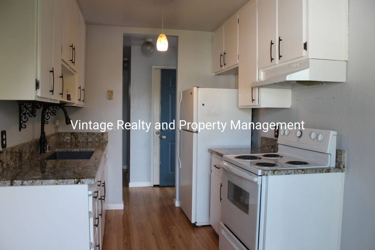 Condo for rent at 445 Almond Dr, Lodi, CA 95240