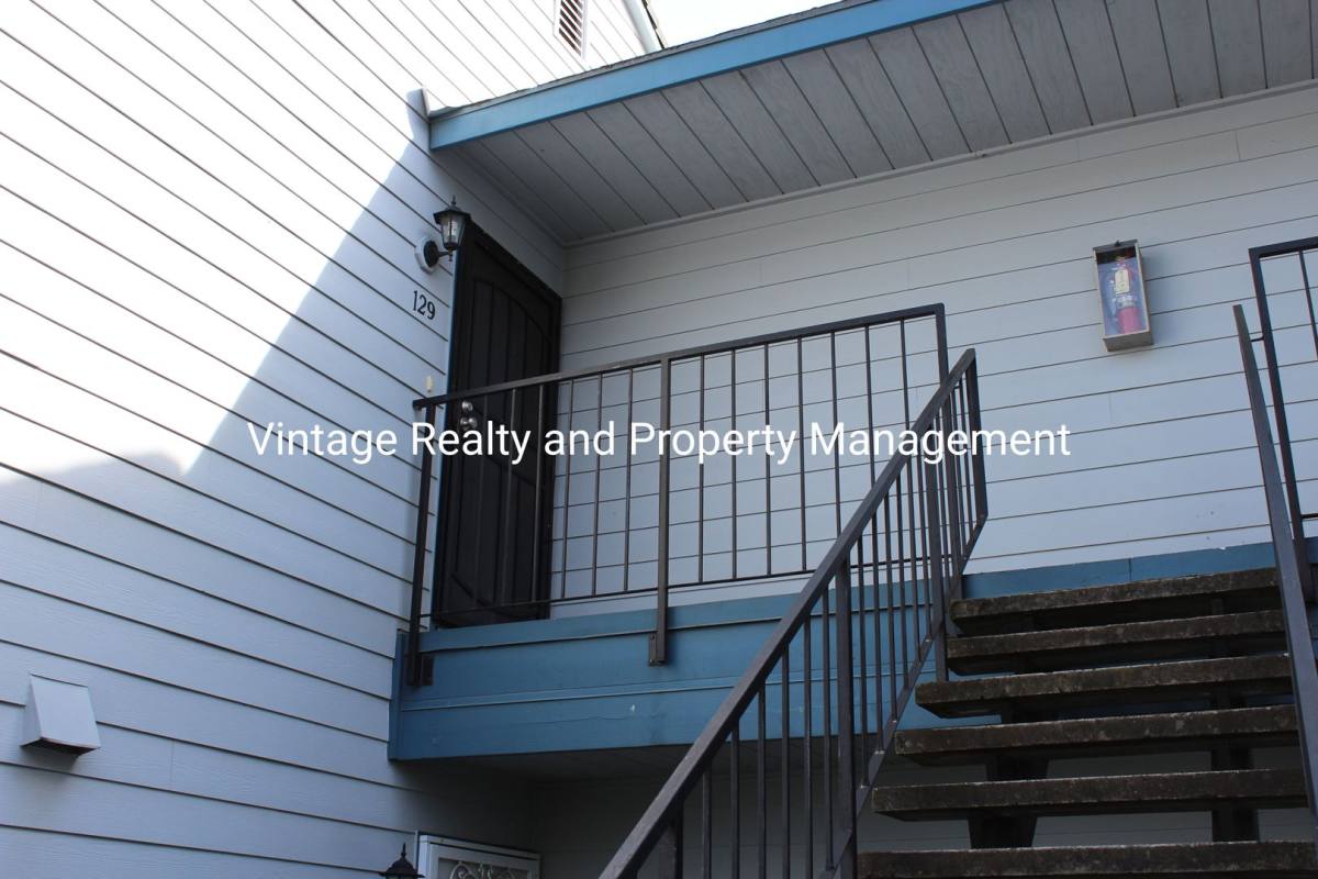 Condo for rent at 445 Almond Dr, Lodi, CA 95240