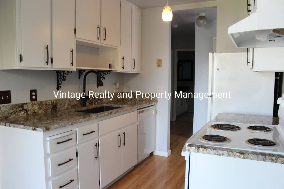 Condo for rent at 445 Almond Dr, Lodi, CA 95240