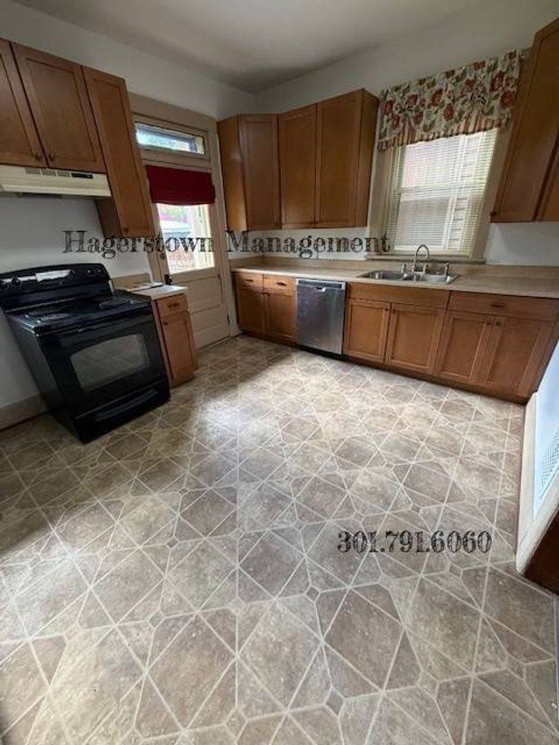 House for rent at 109 Fairground Ave, Hagerstown, MD 21740